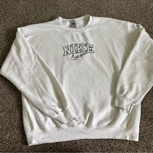 NIKE EMBROIDERED CREWNECK